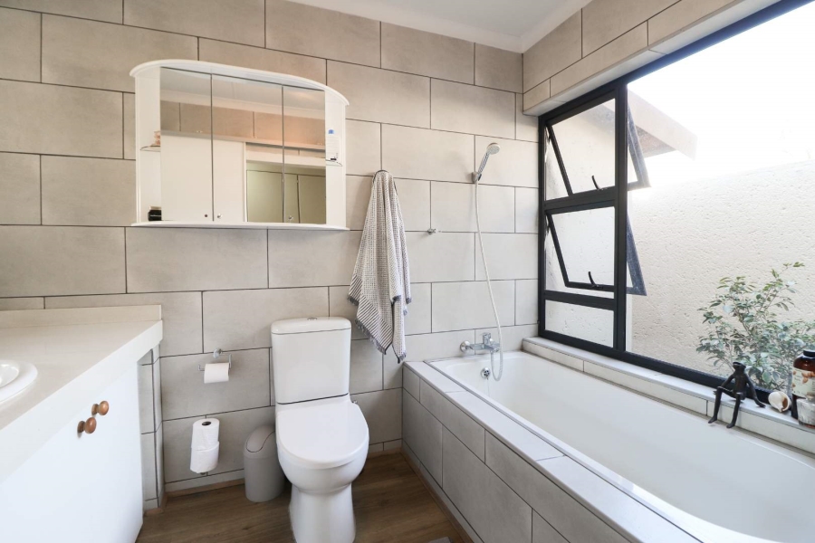 To Let 4 Bedroom Property for Rent in Fourways Gardens Gauteng