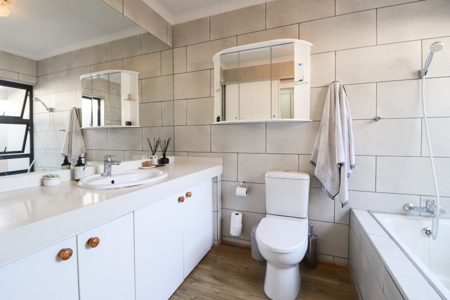 To Let 4 Bedroom Property for Rent in Fourways Gardens Gauteng