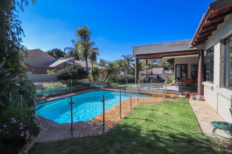 To Let 4 Bedroom Property for Rent in Fourways Gardens Gauteng