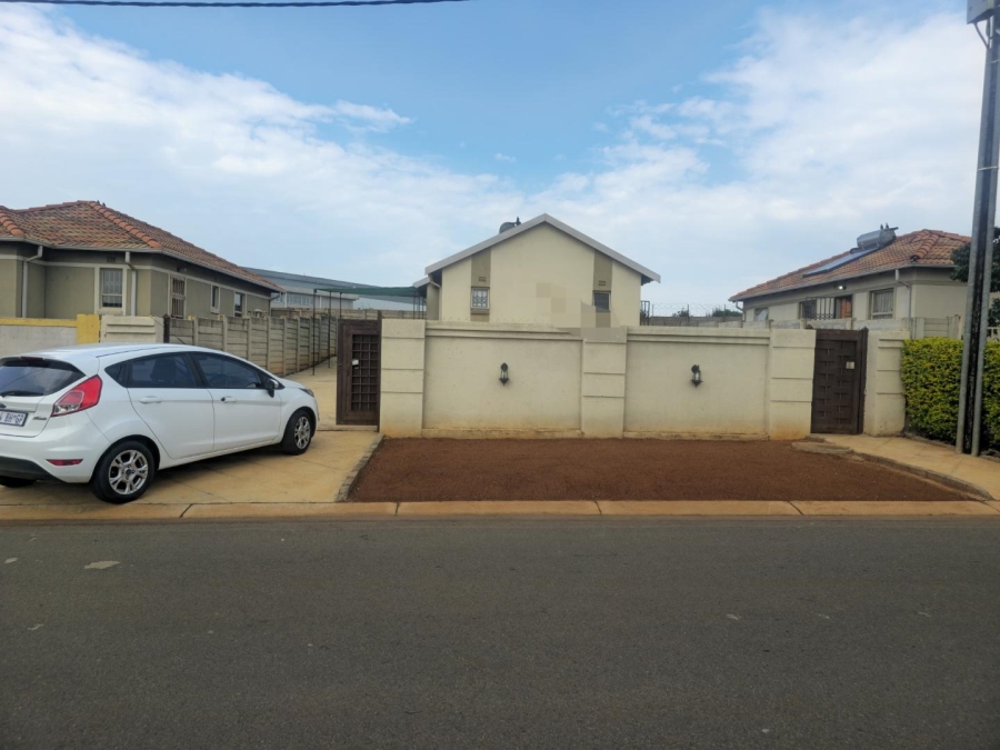 To Let 2 Bedroom Property for Rent in Rosslyn Gauteng