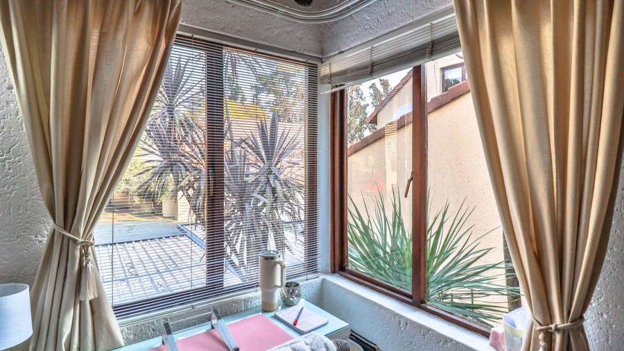 2 Bedroom Property for Sale in Bryanston Gauteng