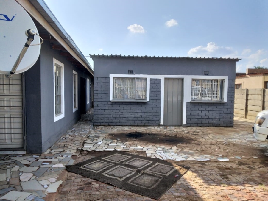 7 Bedroom Property for Sale in Tsakane Gauteng