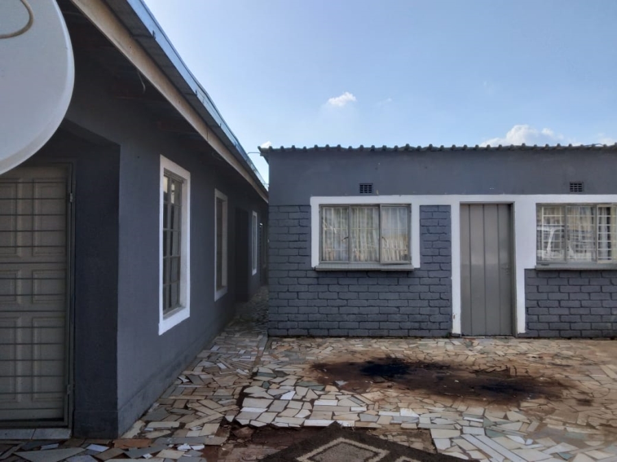 7 Bedroom Property for Sale in Tsakane Gauteng
