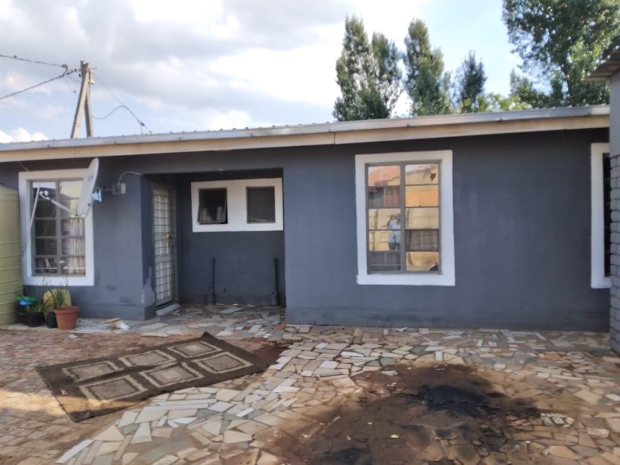 7 Bedroom Property for Sale in Tsakane Gauteng