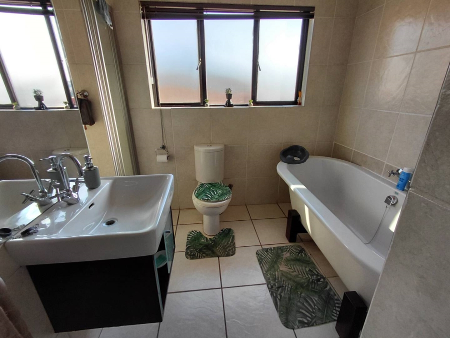 2 Bedroom Property for Sale in Sunninghill Gauteng