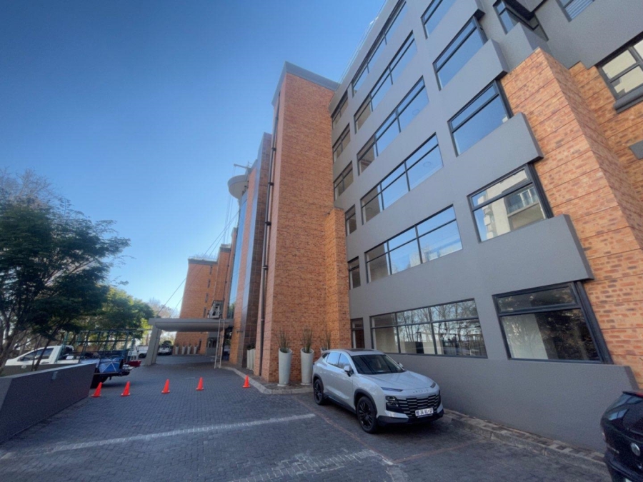 To Let 3 Bedroom Property for Rent in Benmore Gardens Gauteng