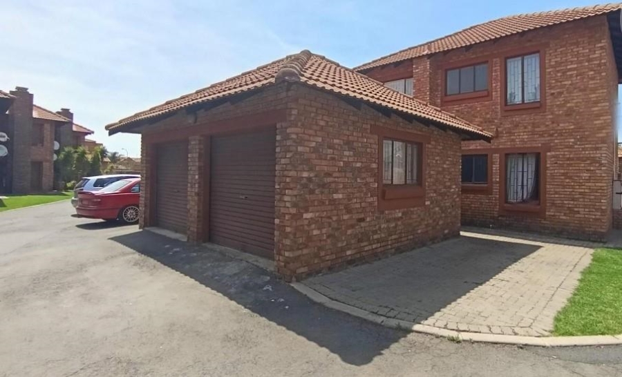 2 Bedroom Property for Sale in Edleen Gauteng