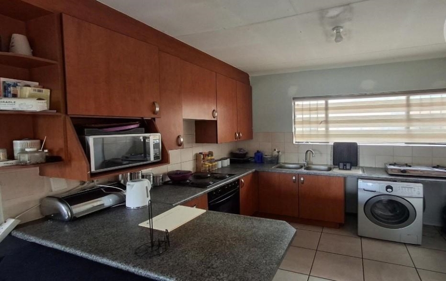 2 Bedroom Property for Sale in Edleen Gauteng