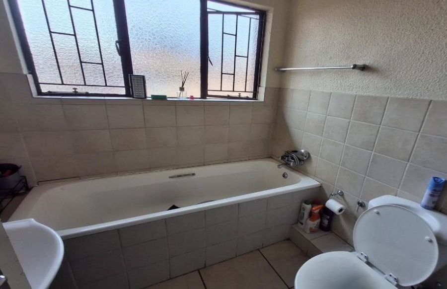 2 Bedroom Property for Sale in Edleen Gauteng