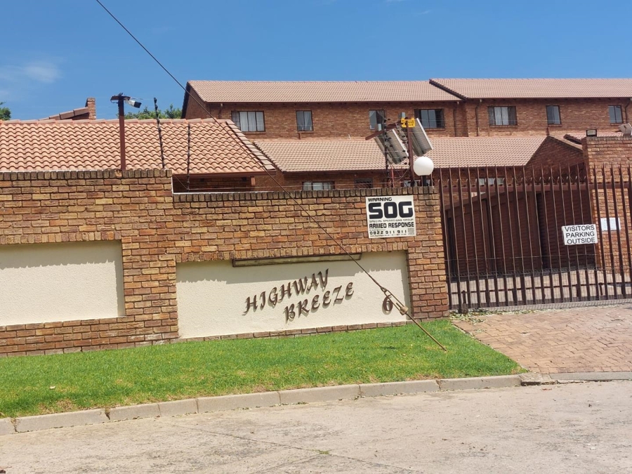 To Let 3 Bedroom Property for Rent in South Crest Gauteng