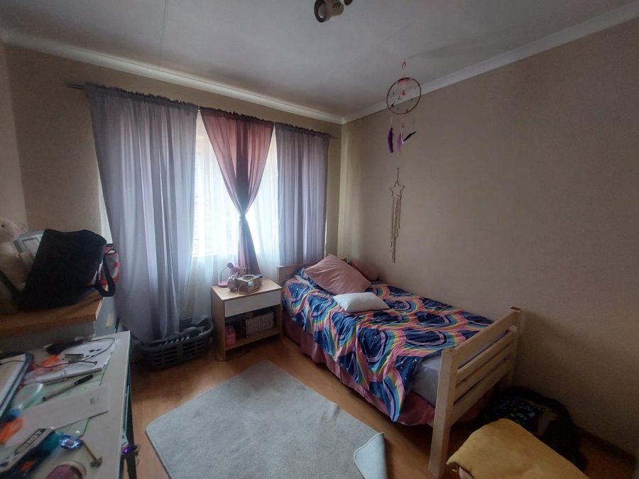 To Let 3 Bedroom Property for Rent in South Crest Gauteng