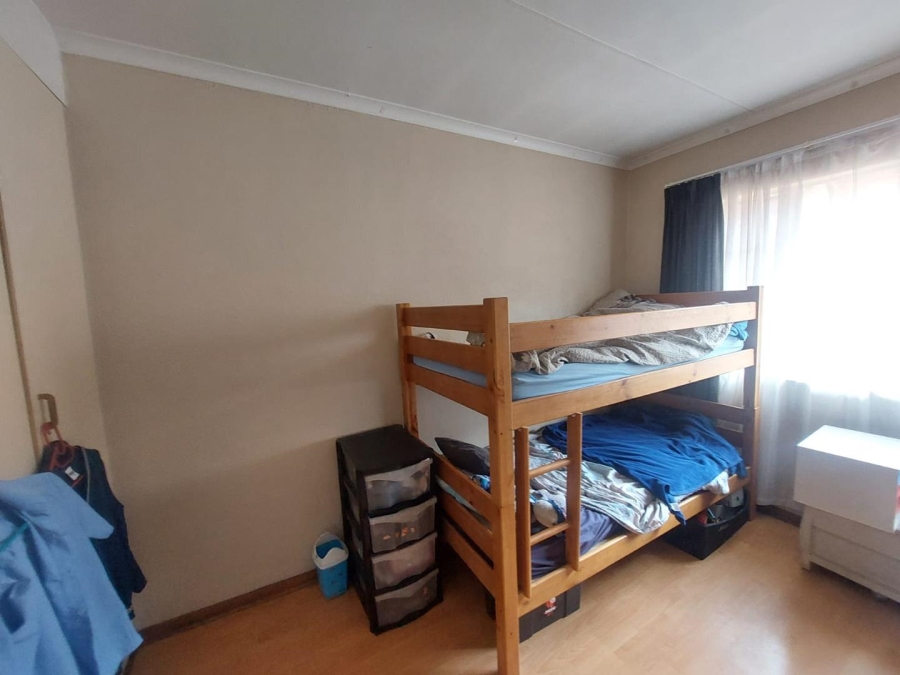 To Let 3 Bedroom Property for Rent in South Crest Gauteng