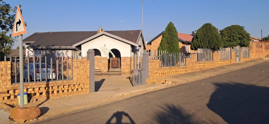 3 Bedroom Property for Sale in Soshanguve DD Gauteng
