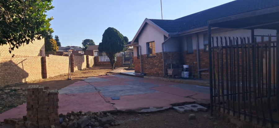 3 Bedroom Property for Sale in Soshanguve DD Gauteng