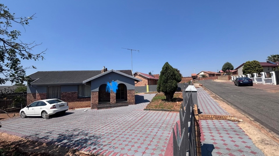 3 Bedroom Property for Sale in Soshanguve DD Gauteng