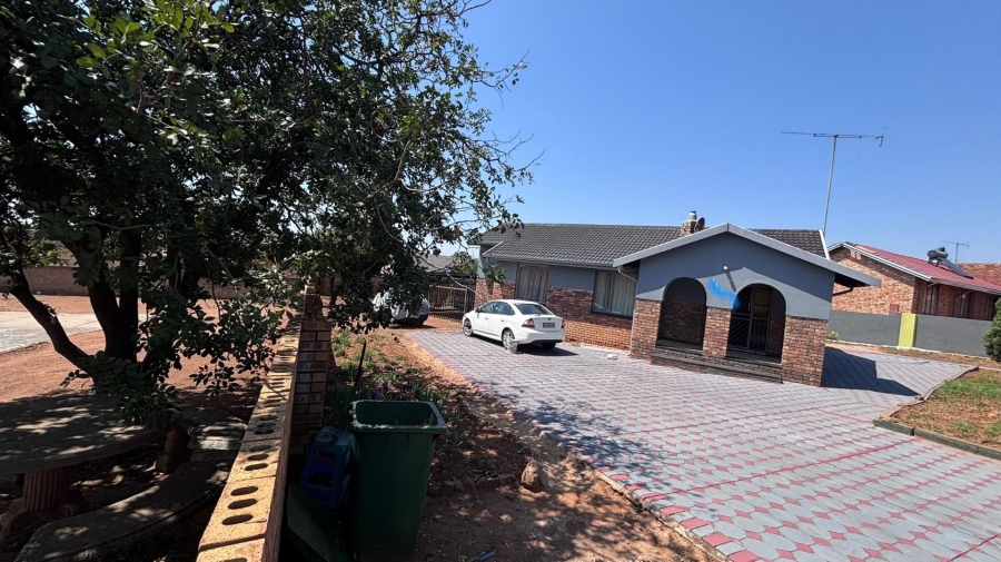 3 Bedroom Property for Sale in Soshanguve DD Gauteng