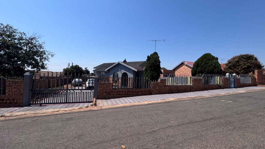 3 Bedroom Property for Sale in Soshanguve DD Gauteng