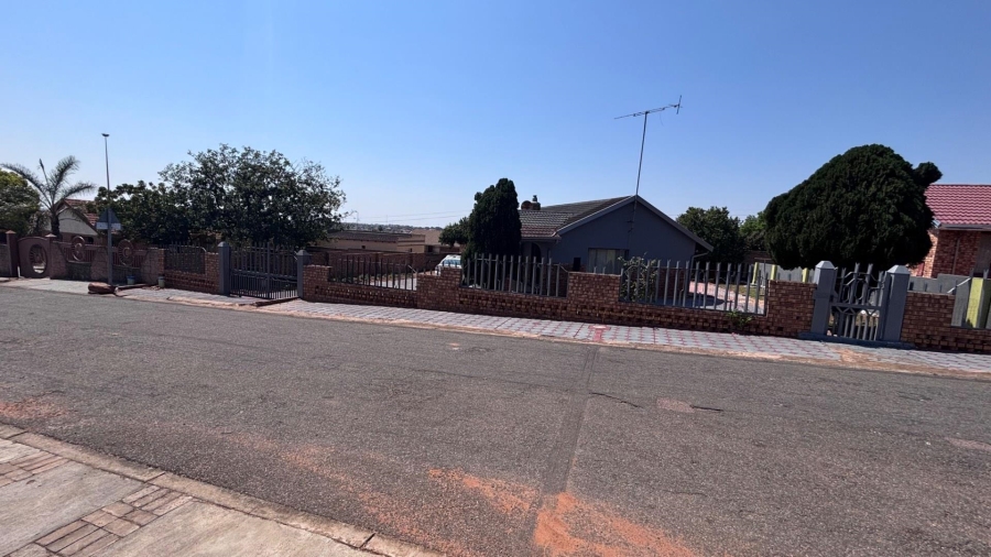 3 Bedroom Property for Sale in Soshanguve DD Gauteng