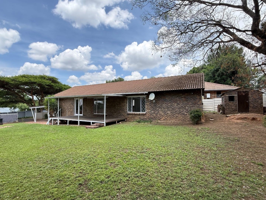 To Let 3 Bedroom Property for Rent in Sundowner Gauteng
