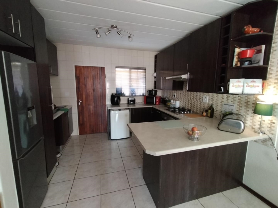 To Let 2 Bedroom Property for Rent in New Redruth Gauteng