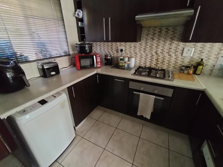 To Let 2 Bedroom Property for Rent in New Redruth Gauteng