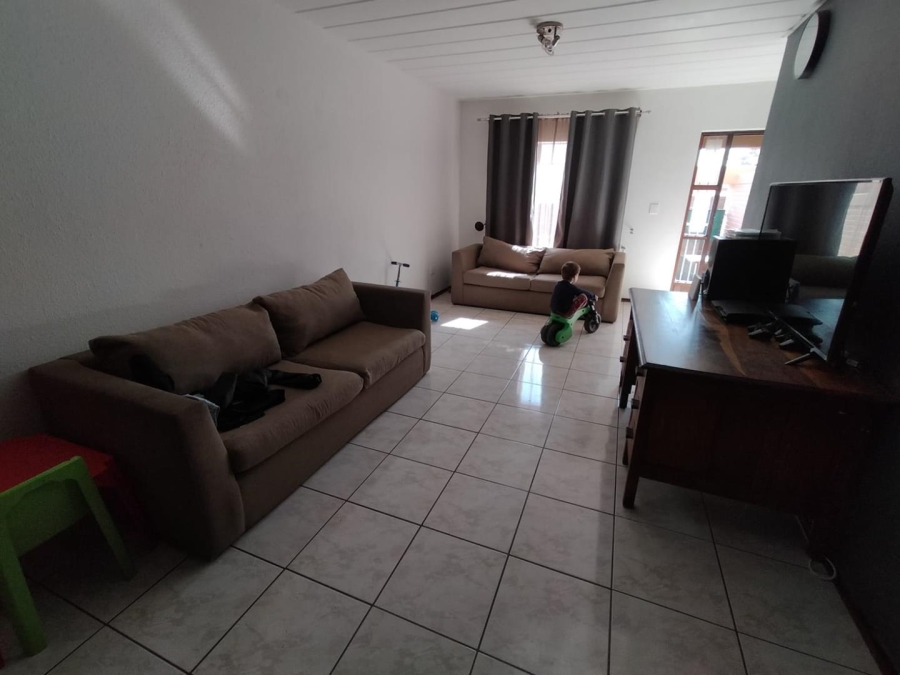 To Let 2 Bedroom Property for Rent in New Redruth Gauteng