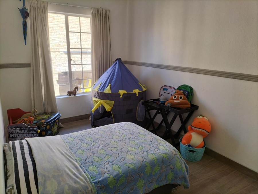 To Let 2 Bedroom Property for Rent in New Redruth Gauteng
