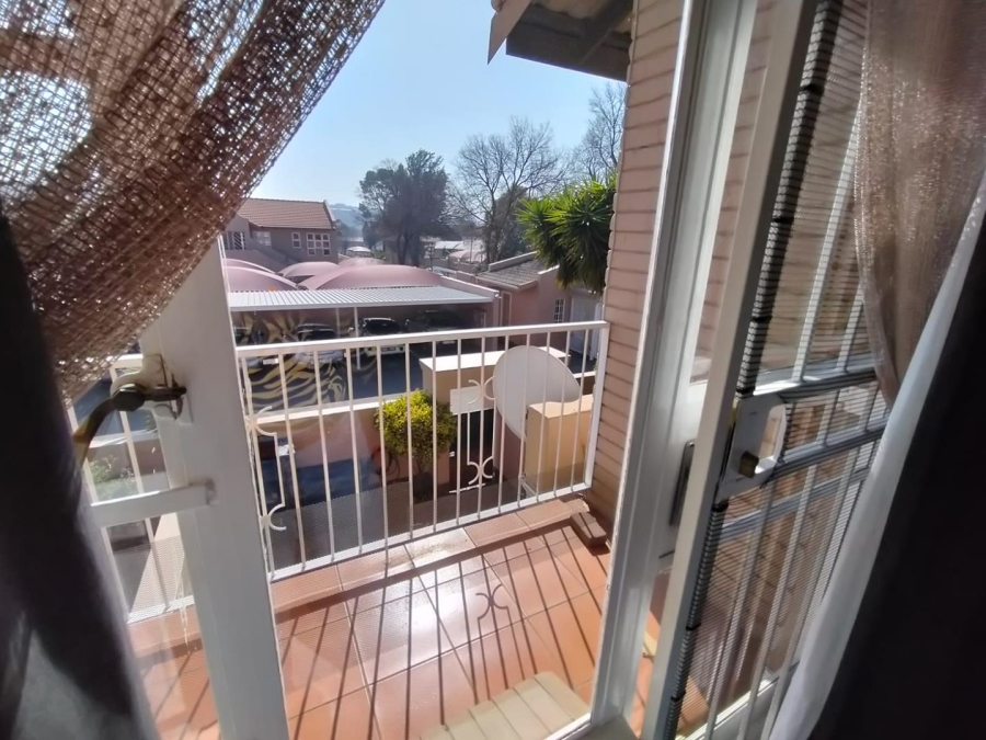 To Let 2 Bedroom Property for Rent in New Redruth Gauteng