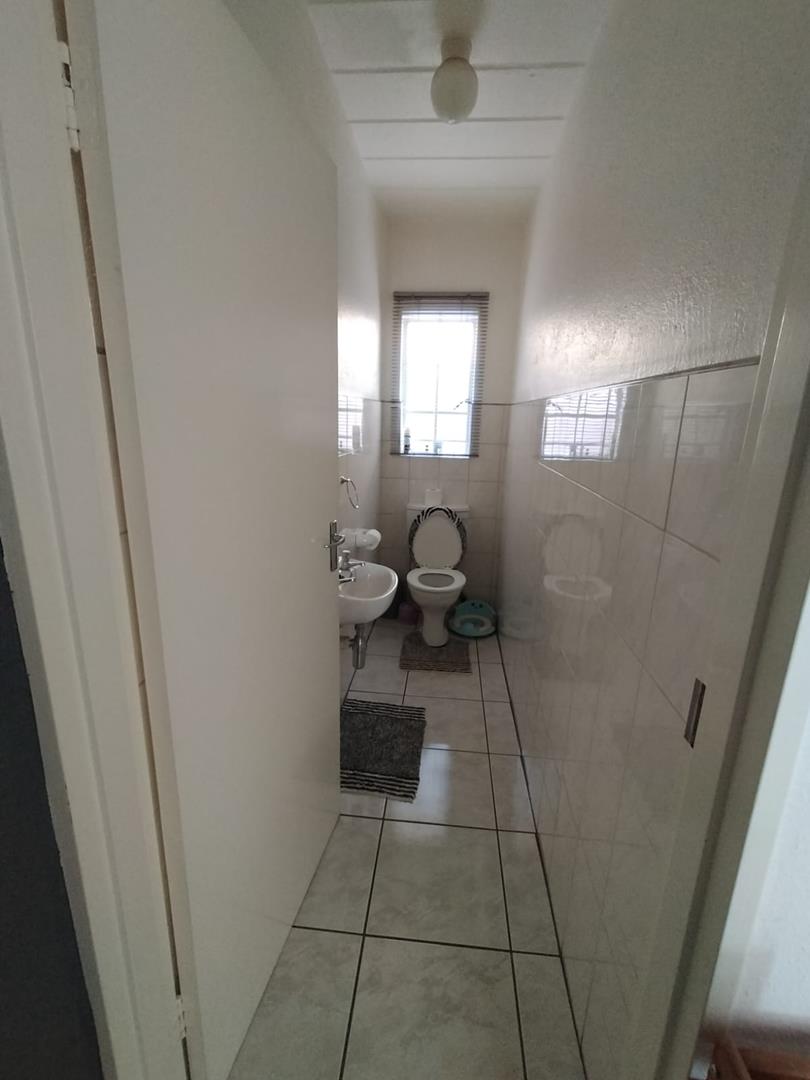 To Let 2 Bedroom Property for Rent in New Redruth Gauteng