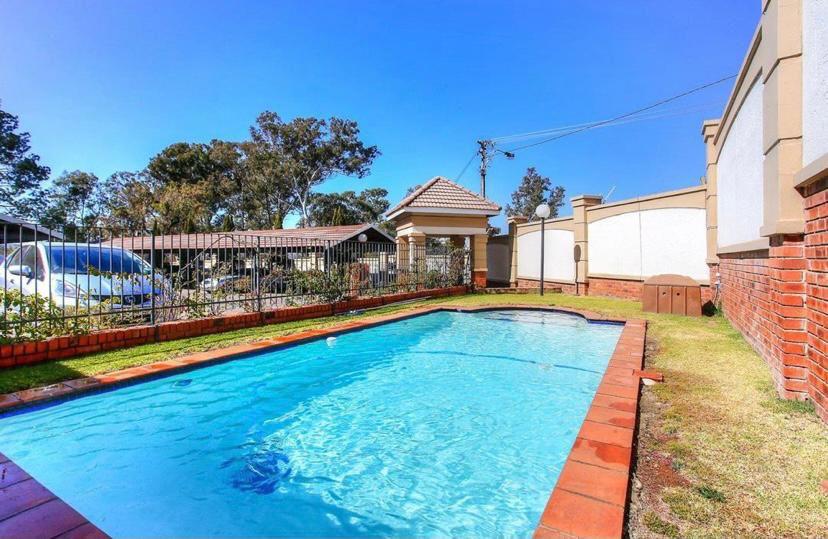 1 Bedroom Property for Sale in Silvamonte Gauteng