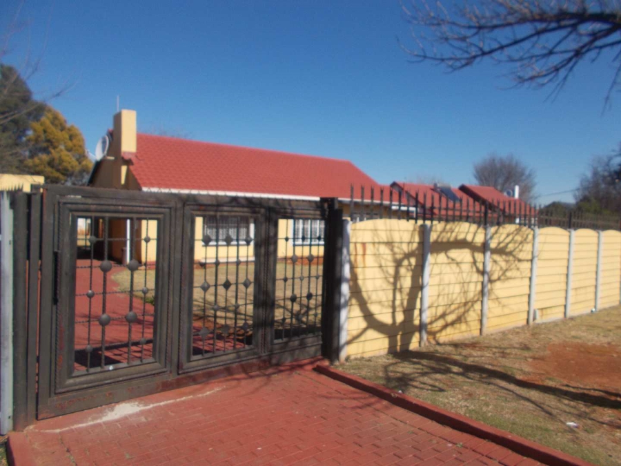 3 Bedroom Property for Sale in Rondebult Gauteng