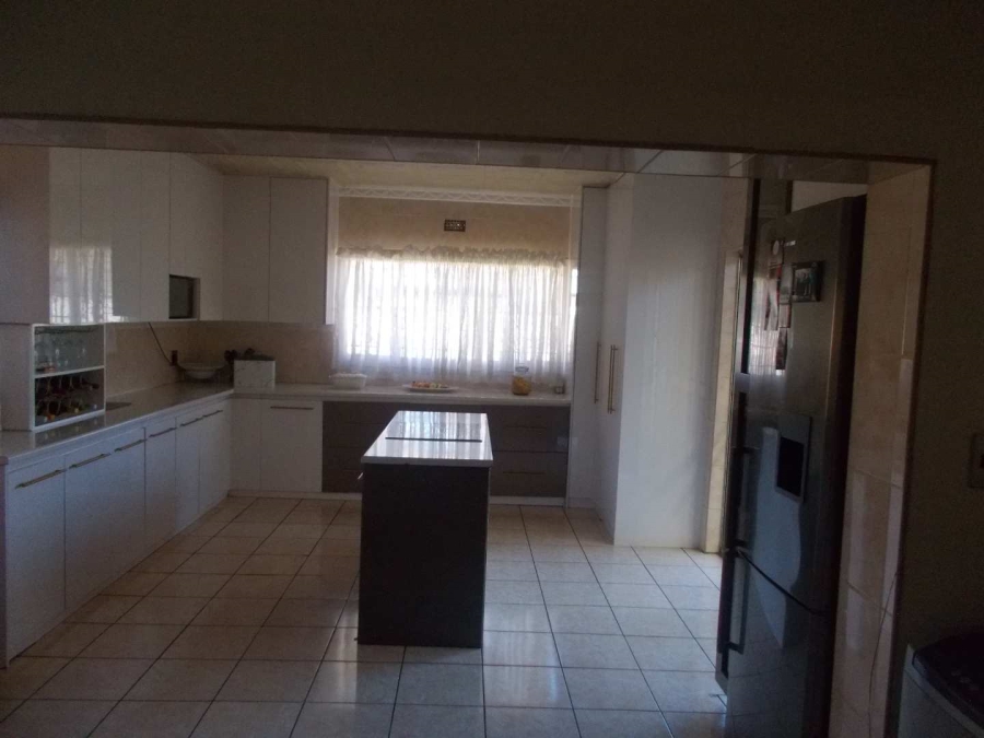 3 Bedroom Property for Sale in Rondebult Gauteng