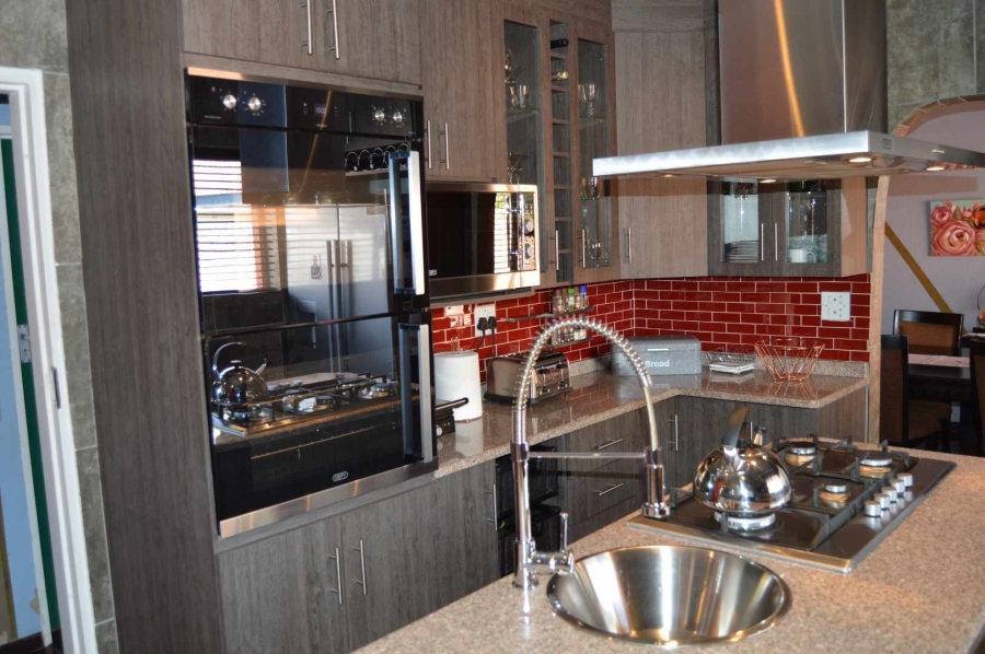 4 Bedroom Property for Sale in Brackendowns Gauteng