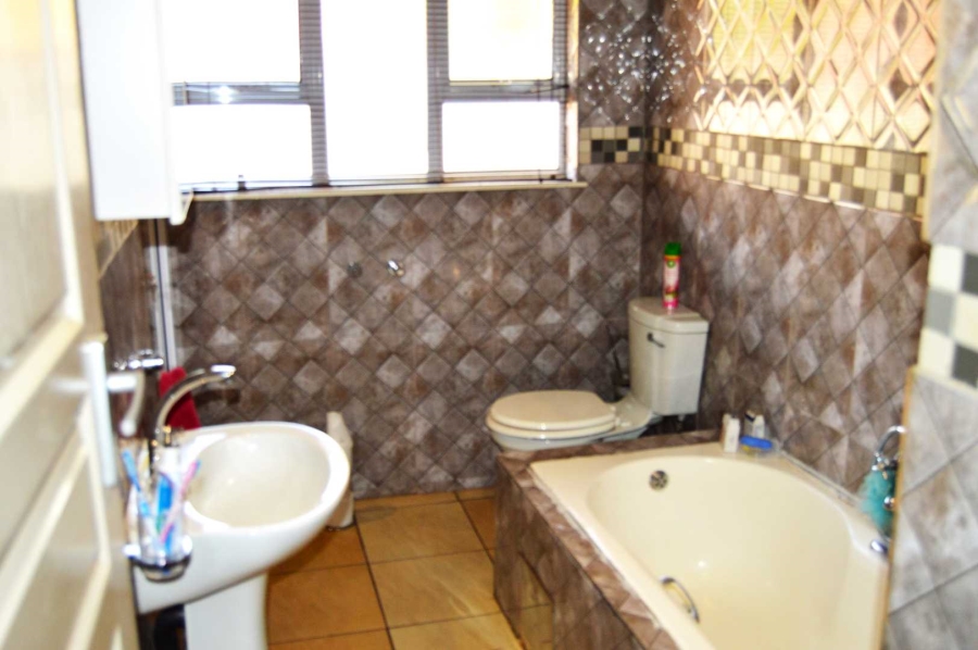 4 Bedroom Property for Sale in Brackendowns Gauteng