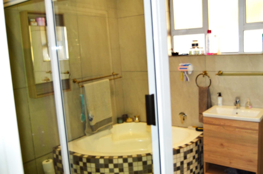 4 Bedroom Property for Sale in Brackendowns Gauteng