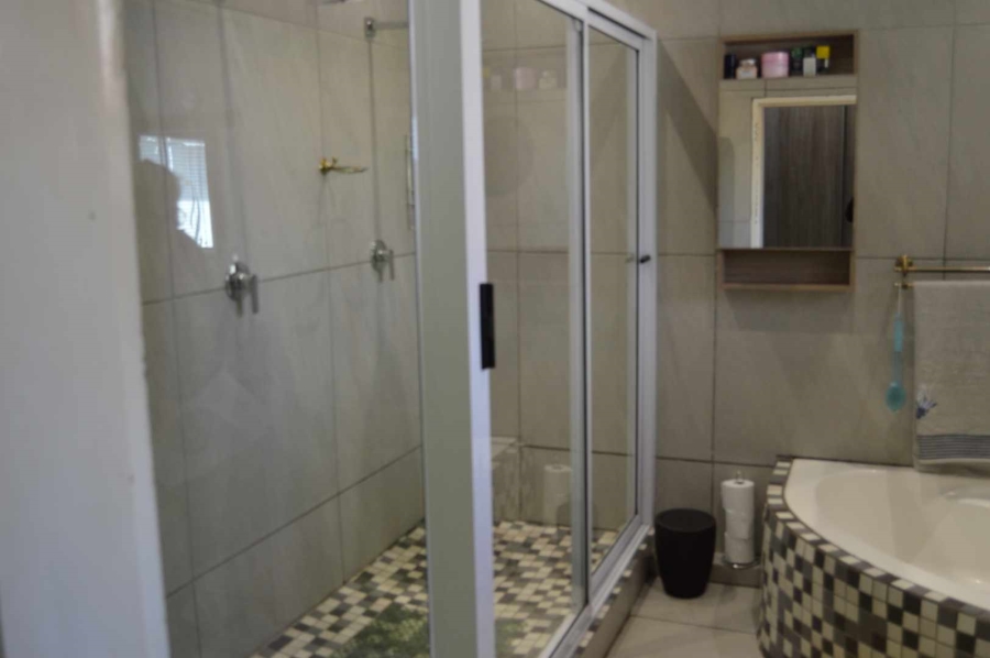 4 Bedroom Property for Sale in Brackendowns Gauteng