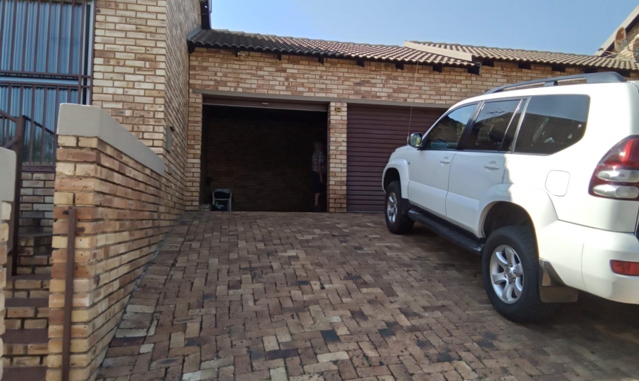 To Let 2 Bedroom Property for Rent in Wilgeheuwel Gauteng