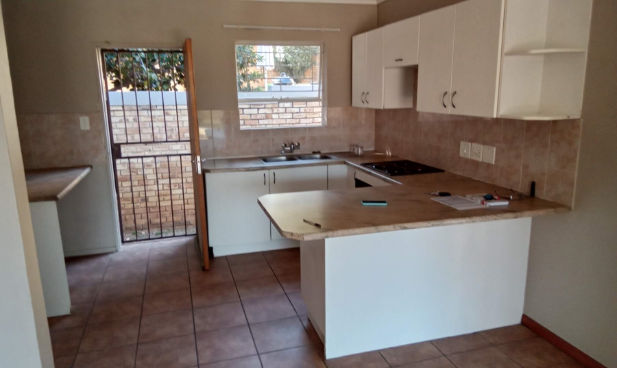To Let 2 Bedroom Property for Rent in Wilgeheuwel Gauteng