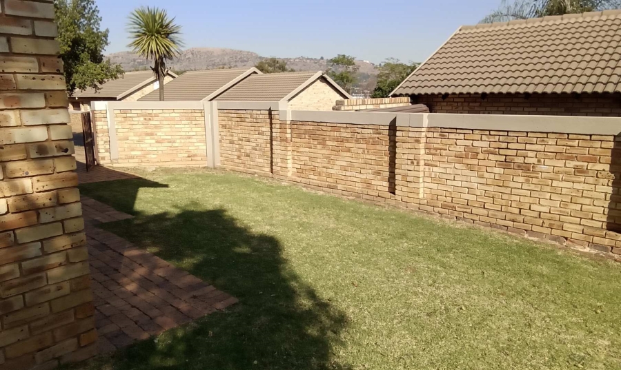 To Let 2 Bedroom Property for Rent in Wilgeheuwel Gauteng