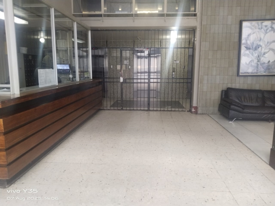 To Let 1 Bedroom Property for Rent in Hillbrow Gauteng
