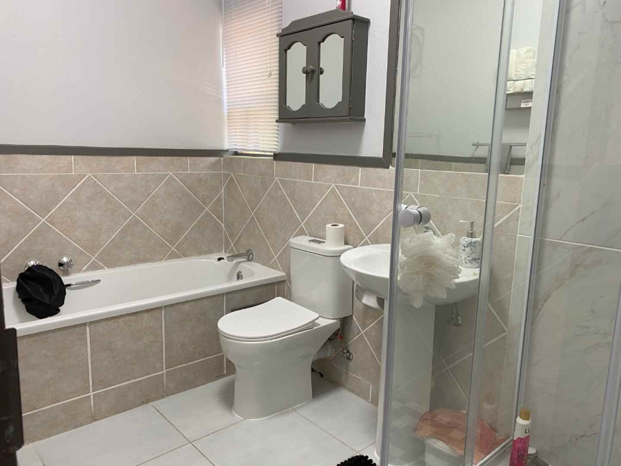 1 Bedroom Property for Sale in Lonehill Gauteng