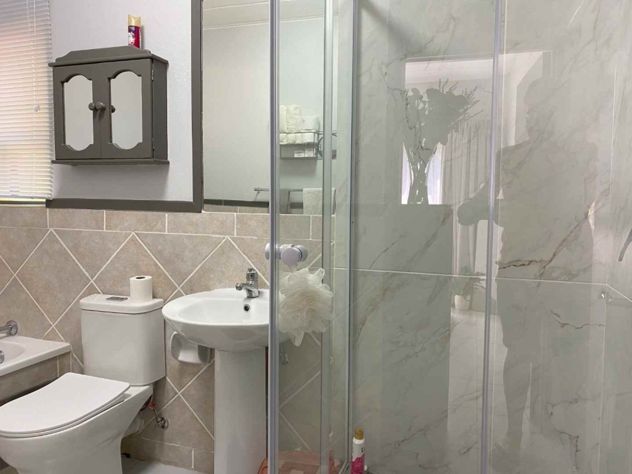 1 Bedroom Property for Sale in Lonehill Gauteng