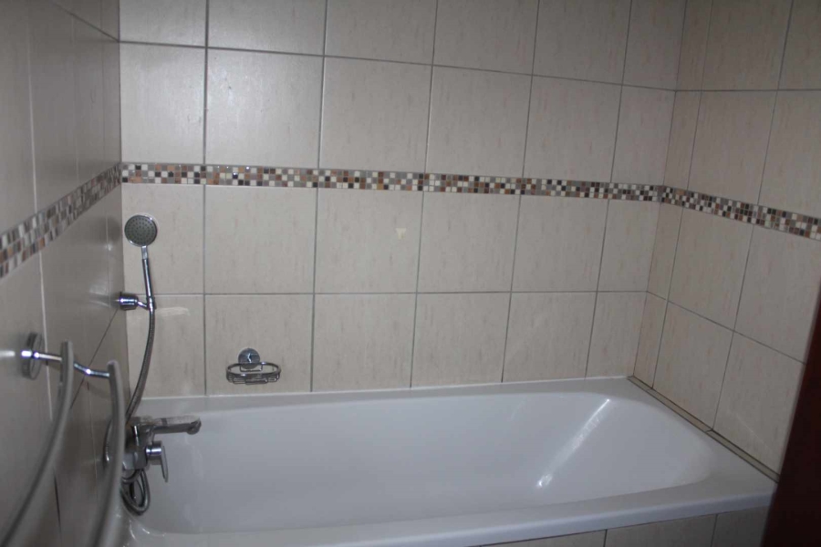 To Let 2 Bedroom Property for Rent in Queenswood Gauteng