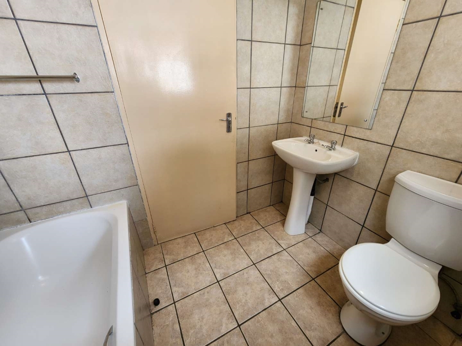 To Let 3 Bedroom Property for Rent in Sonneglans Gauteng