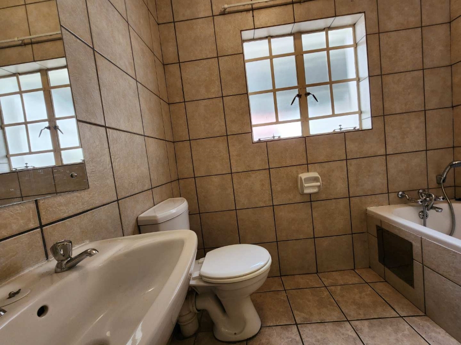 To Let 3 Bedroom Property for Rent in Sonneglans Gauteng