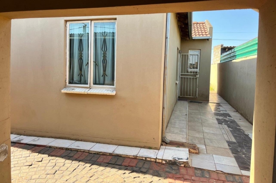 To Let 3 Bedroom Property for Rent in Roodekop Gauteng