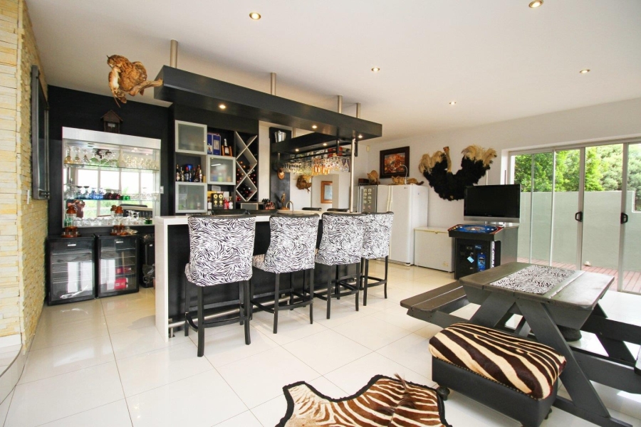 5 Bedroom Property for Sale in Featherbrooke Estate Gauteng