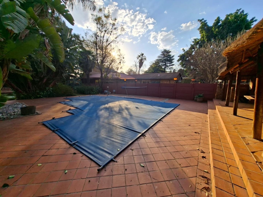 To Let 4 Bedroom Property for Rent in Buccleuch Gauteng