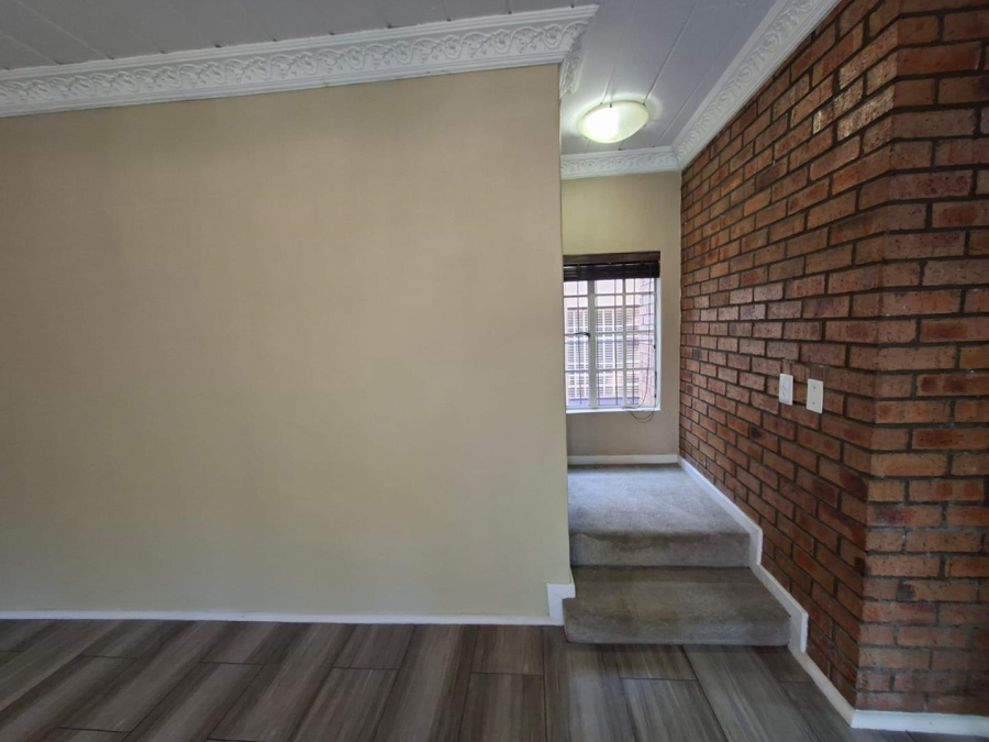 To Let 4 Bedroom Property for Rent in Buccleuch Gauteng