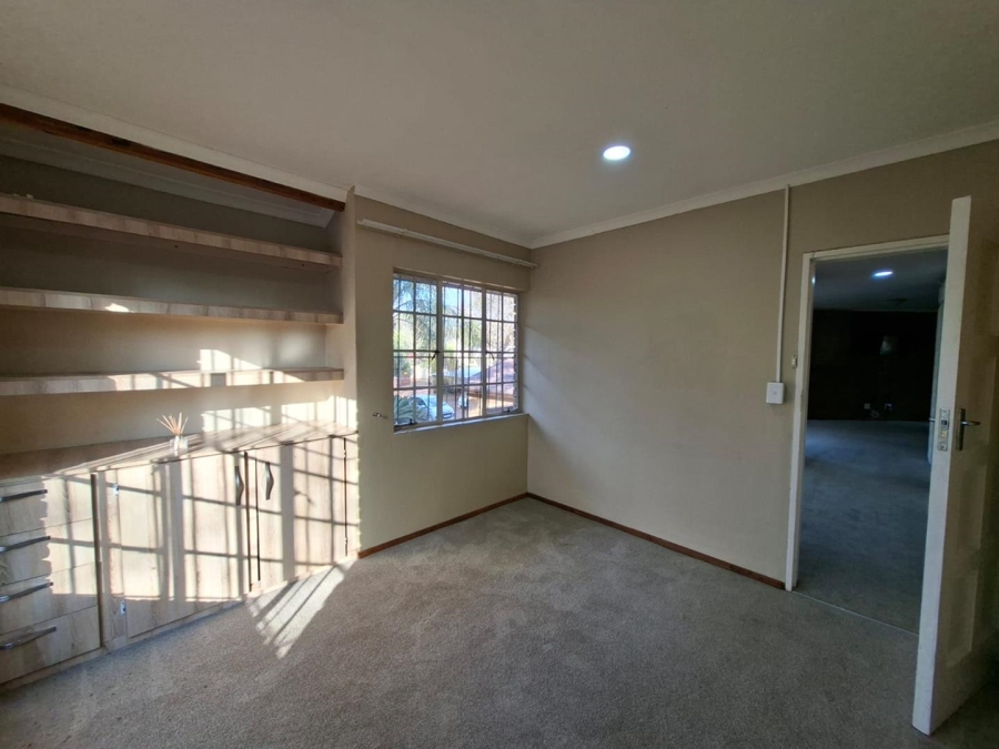 To Let 4 Bedroom Property for Rent in Buccleuch Gauteng